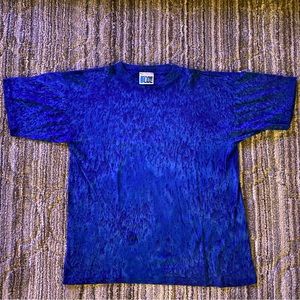 Nice plain but stylish vintage Ocean Blue T-shirt.